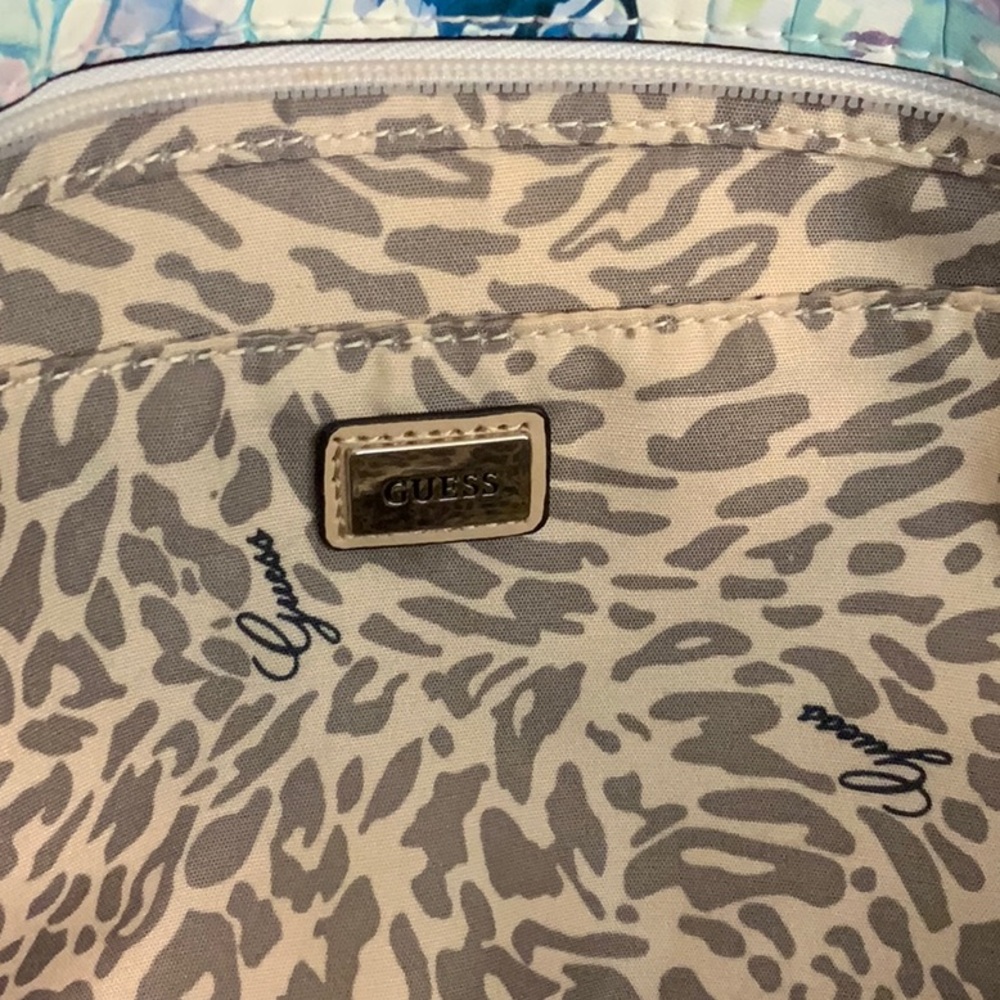 Guess Pastel Floral Large Shoulder Bag - Picture 5 of 7
